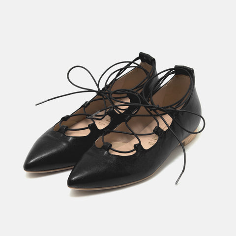 50%OFF：レースアップ ポインテッドトゥ フラットシューズ（130-16ss2）ブラック/mamian（マミアン）