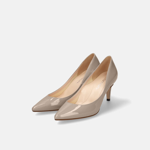 10% OFF: 2024SS: iCoN COLORS: Pointed toe enamel pumps (C76531) Greige E