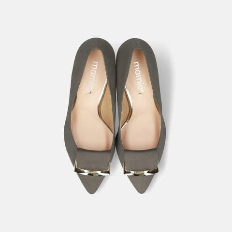 予約：2026AW：バックルリボン付き アーモンドトゥ パンプス（lt7001）チャコールS